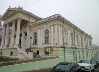 Одесский археологический музей красят в странный цвет