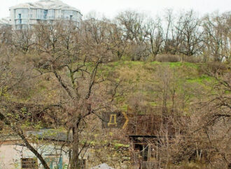 В Одессе прошли обыски под памятником Неизвестному матросу, где хотят строить высотку