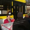 Шабаш на Старосенной: антивакцинаторы заблокировали работу пункта вакцинации в трамвае