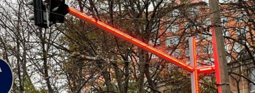 В Одессе заработали обещанные LED-светофоры на Черняховского (фото, видео)