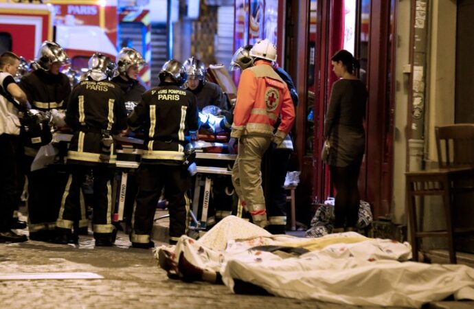 Этот день в истории: теракты в Париже или «11 сентября по-французски»