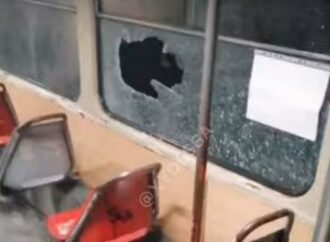В одесский трамвай прилетела банка “Нутеллы” – есть пострадавший (видео)
