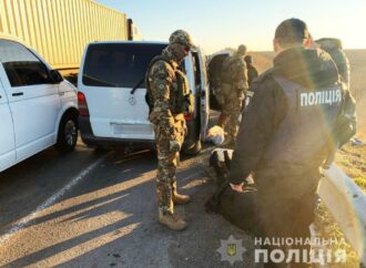 Воровали миллионы вместе с сейфами: банду одесситов задержали в Николаевской области (видео)