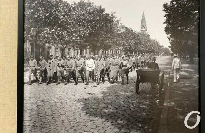 Выставка 100-летних фото Одессы26