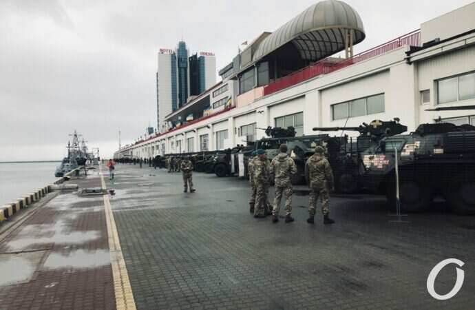 Выставка военной техники, Одесса, Морвокзал 06.12.2021-27