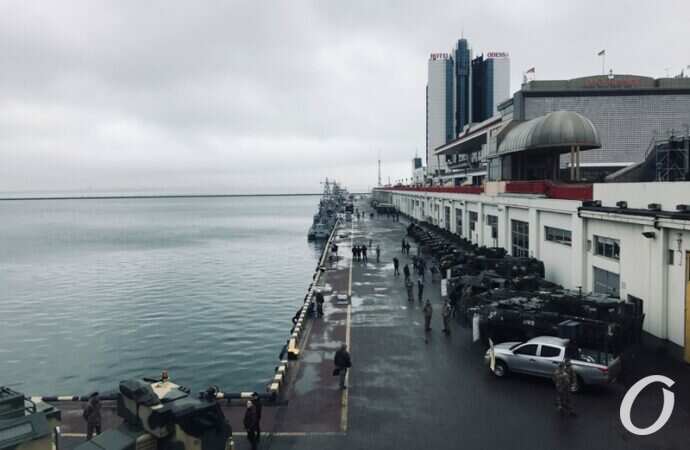 Выставка военной техники, Одесса, Морвокзал 06.12.2021-5