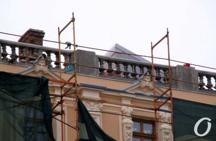 Оживающий и с крышей: в Одессе восстанавливают дом Либмана (фото)