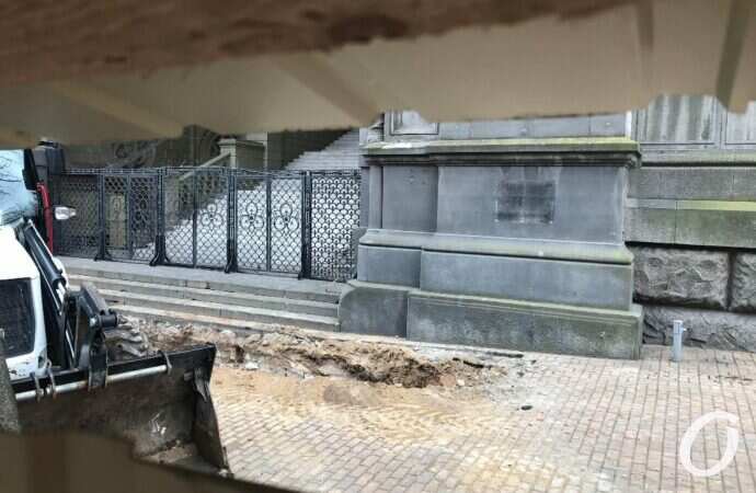 Раскопки у Одесской филармонии