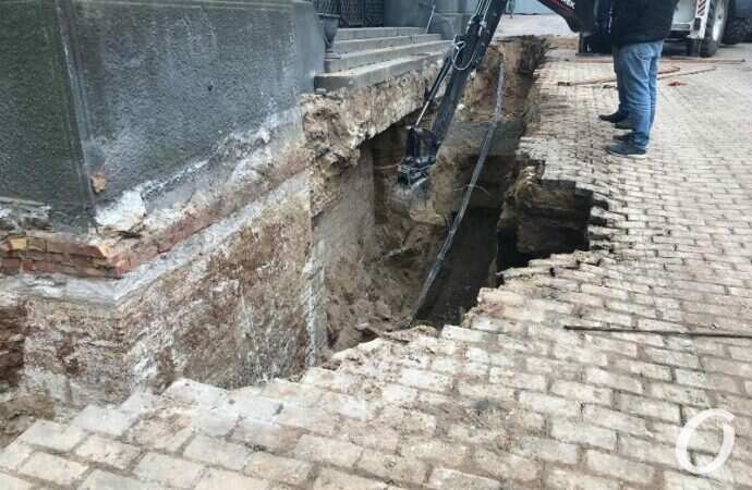 Раскопки у Одесской филармонии13