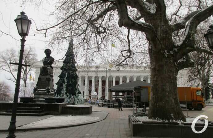 Одесса предновогодняя, Пушкин и елка