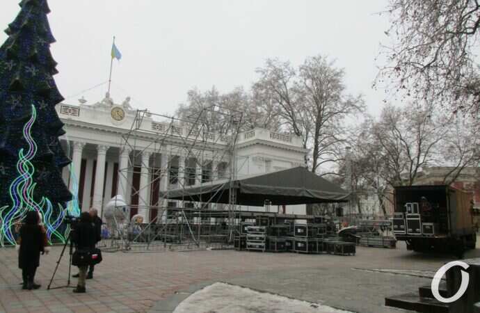 Одесса предновогодняя, мэрия, сцена