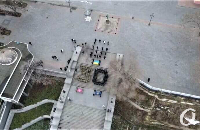 В Одессе военные и нацгвардия устроили флешмоб у Дюка (фоторепортаж)