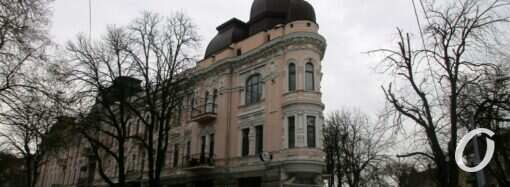 Одесская Елисаветинская: фасадное величие, клумбы-ограды и труба первого крематория