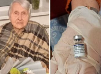 104-летняя одесситка получила вакцину от коронавируса и собирается дожить до 144-х