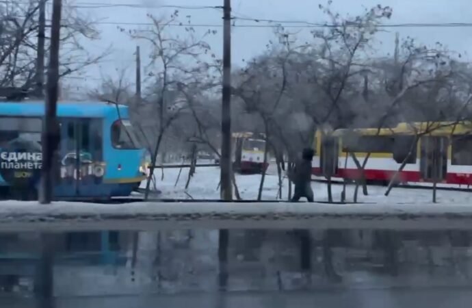 В Одессе из-за непогоды не ходят трамваи на поселок Котовского №7 и №1 (обновлено)
