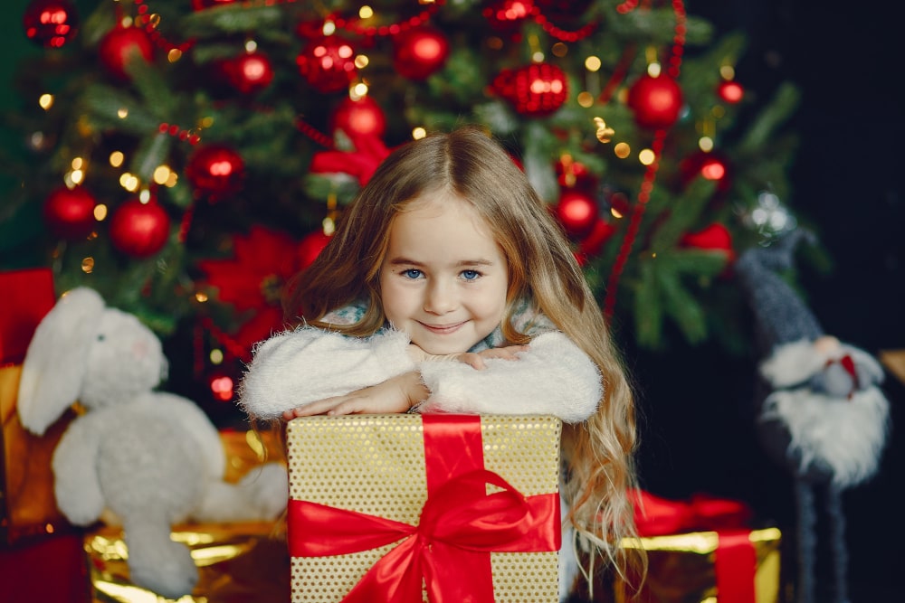 Где лучше спрятать подарок от ребенка?