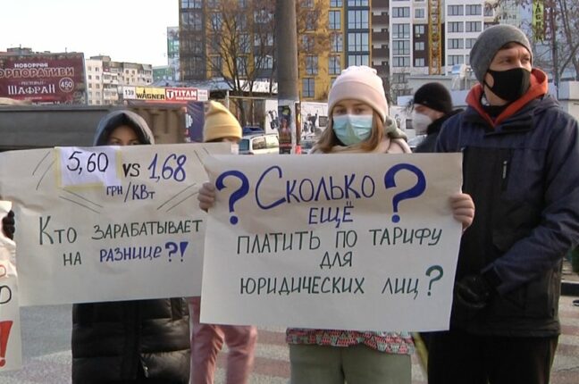 В мэрии Одессы пообещали помочь жильцам домов, которые перекрыли дорогу из-за света