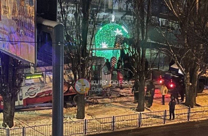 В Одессе возле Дома мебели парню отрезало ноги трамваем
