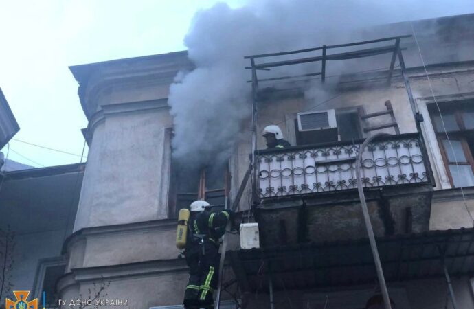 В центре Одессы горел дом-памятник архитектуры – погиб мужчина (фото, видео)