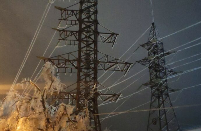 В Одесской области из-за обледенения и ветра без электричества остаются 24 населенных пункта