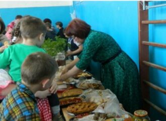 Одесситов призывают не устраивать новогодние ярмарки и сладкие столы для школьников