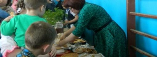 Одесситов призывают не устраивать новогодние ярмарки и сладкие столы для школьников