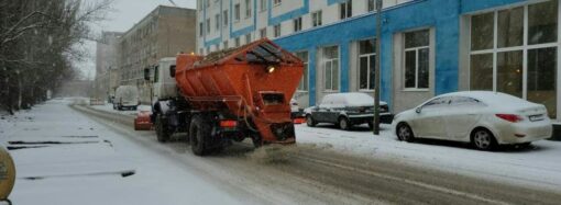 В Одессе непогода: коммунальщики усердно трудятся (фото)