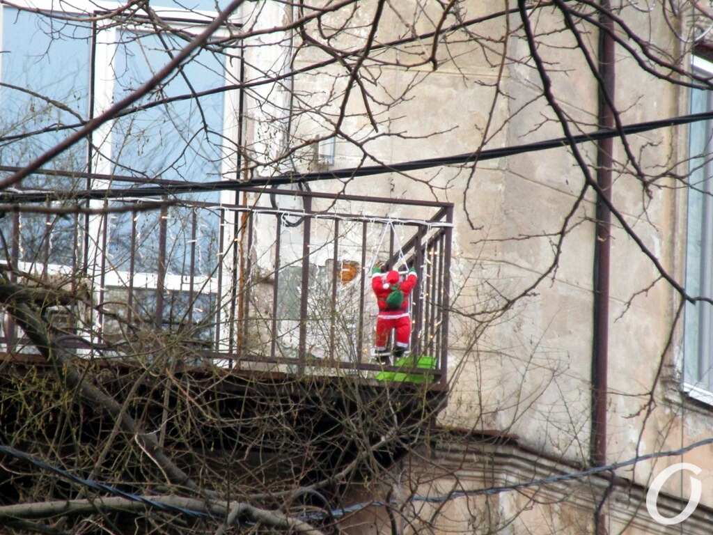 Одесса перед Рождеством, балкон, Санта