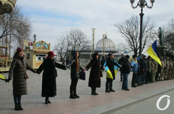 «Разом!»: у День соборності України одесити створили Ланцюг єдності та оживили відомий малюнок (фоторепортаж)