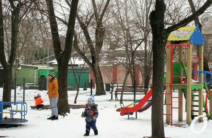 Сквер на 7-й станции Фонтана25