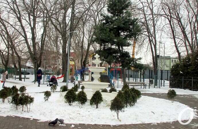 Сквер на 7-й станции Фонтана4