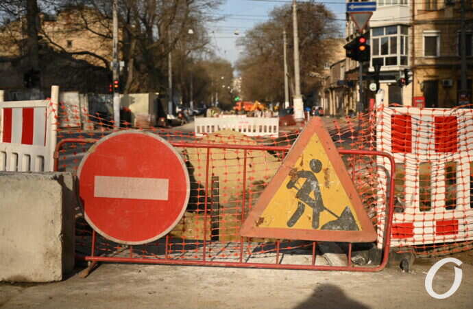 Развороченная улица Осипова: ремонту края не видно (фоторепортаж)