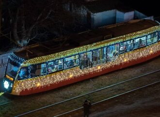Парад трамваев в Одессе: обнародовано видео с «духом Рождества» (видео)