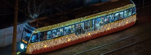 Парад трамваев в Одессе: обнародовано видео с «духом Рождества» (видео)