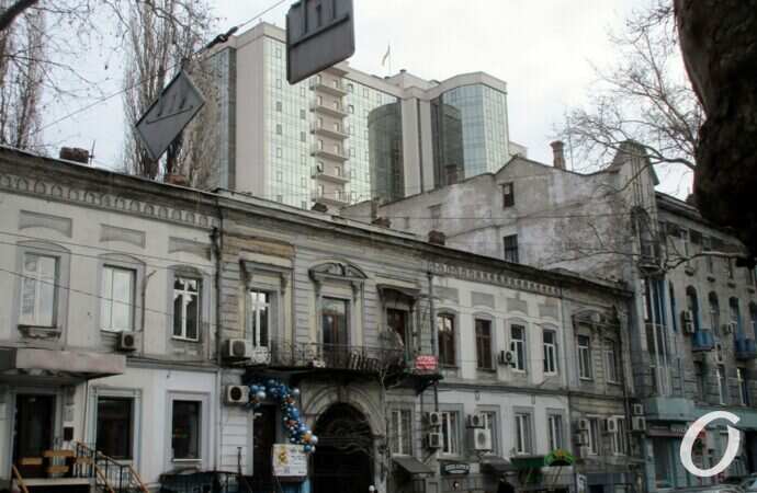 Одеський будинок з корівником на Пушкінській: історія триває