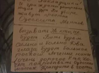 Жильцы одесского дома пообещали «массаж для глаз» непрошеным гостям с наркотиками (фотофакт)
