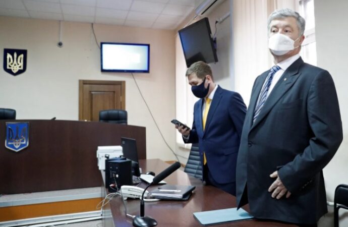 Суд обирає запобіжний захід для Петра Порошенка