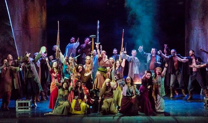 «Трубадур» на сцене Одесской оперы: испанские страсти, цыганская месть и поиски любви (фото)