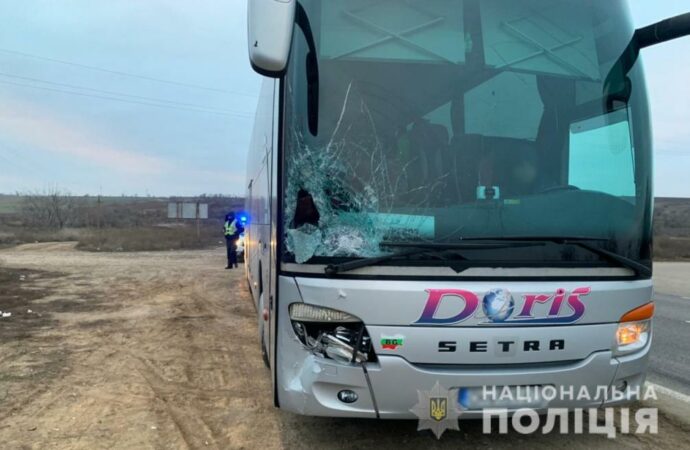 На трасі Одеса – Рені автобус збив насмерть пішохода (фото)