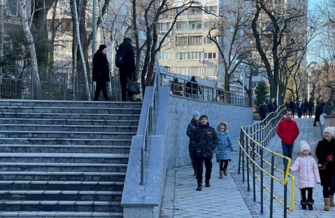 Нужный пандус и лестница не у дел: депутат-урбанист о плюсах и минусах обновленного одесского бульвара (фото)