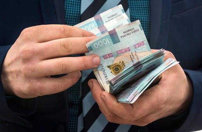 В 2024 году пересчитают зарплаты – но почувствуют ли это украинцы?