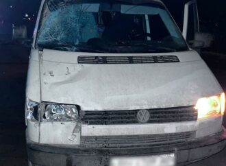 На Одещині мікроавтобус на смерть збив велосипедиста