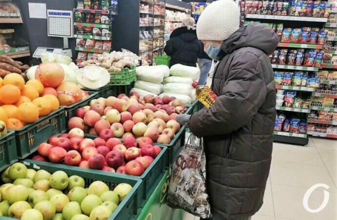 Дорожчає-дешевшає: лютневі ціни на «головні» продукти в одеських супермаркетах