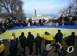 День единства в Одессе: патриотическое шествие по центру и мега-флаг на Потемкинской лестнице (фоторепортаж)