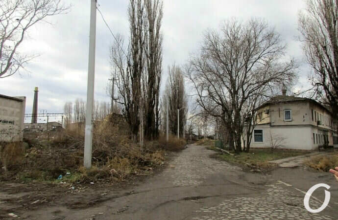 Одесский Вокзальный переулок: старинная башня и вневременные «красоты» (фоторепортаж)