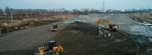 На дороге в Одесский порт начали строить пропускной пункт