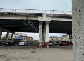 На одесском Ивановском мосту треснула опора (фото)