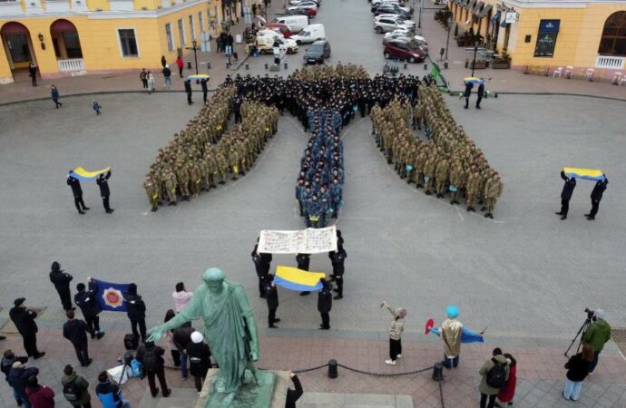 День герба Украины: в Одессе возле Дюка прошла красочная акция (фото)