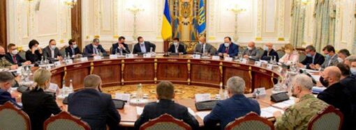 На території України хочуть запровадити режим надзвичайного стану, а у двох областях – військовий стан