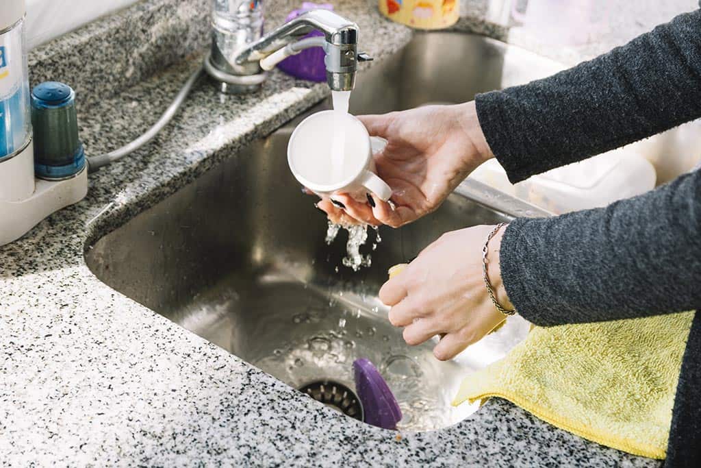 Как очистить чашки от чайного и кофейного налета | Полезности